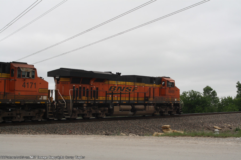 BNSF 6669